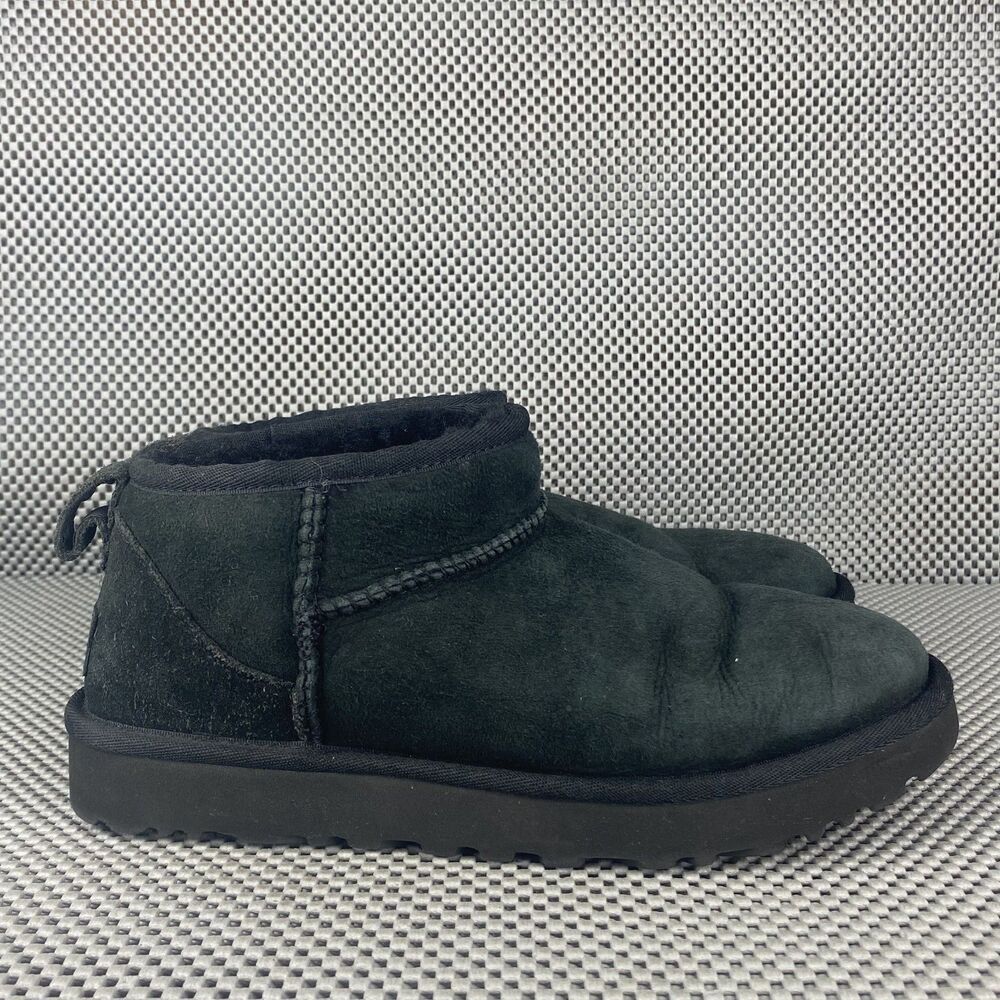 UGG Ultra Mini Boots Womens Size 7 Black Suede Sheepskin Classic Ankle Boot